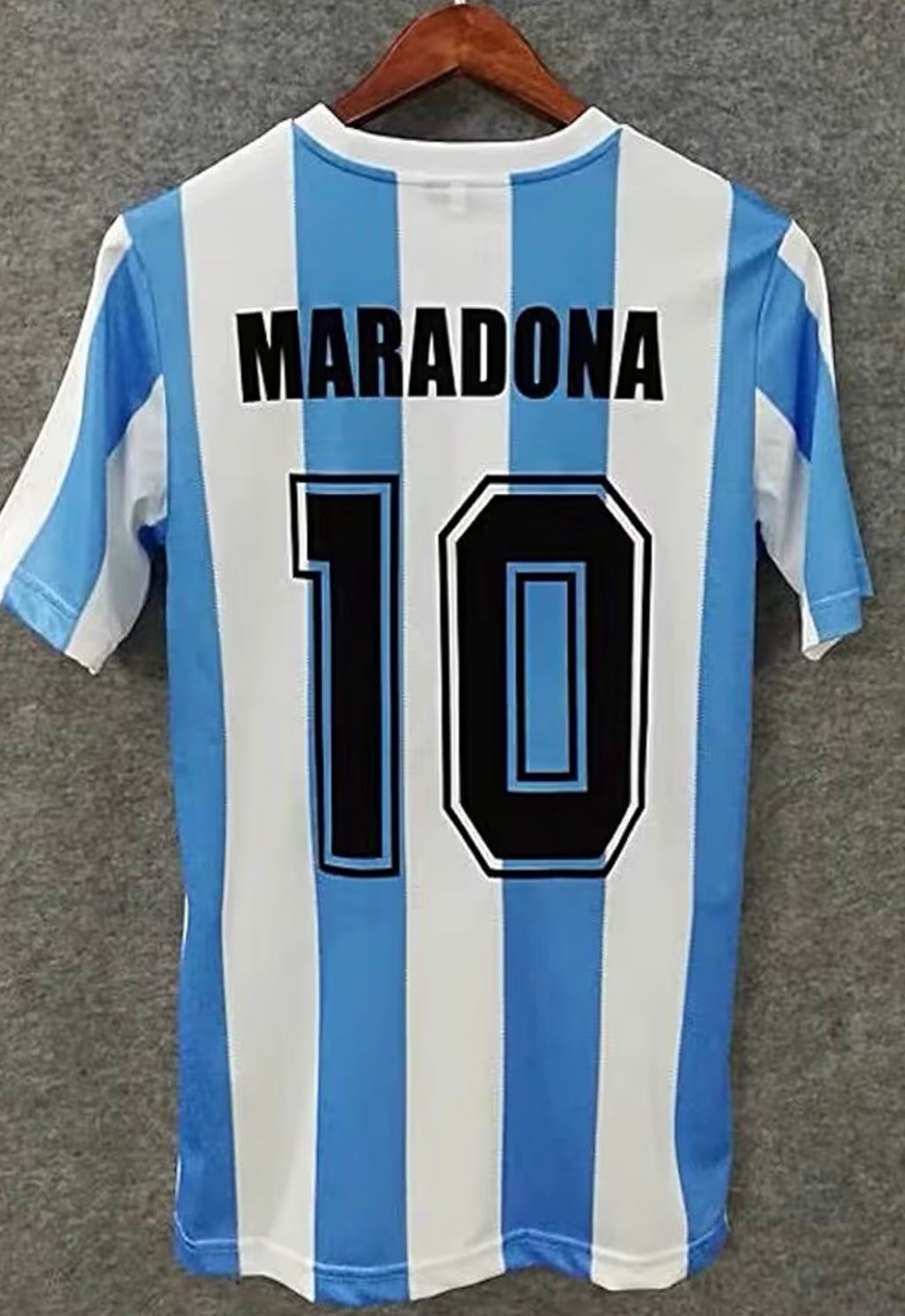 Camiseta Retro Maradona — El Dios del Fútbol