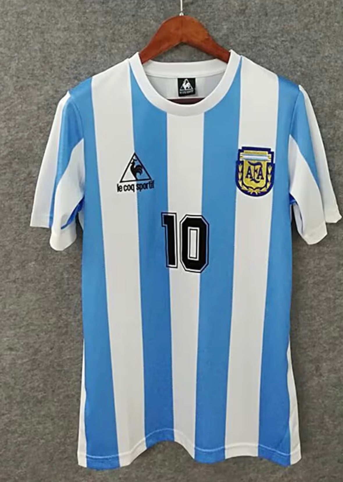 Camiseta Retro Maradona — El Dios del Fútbol